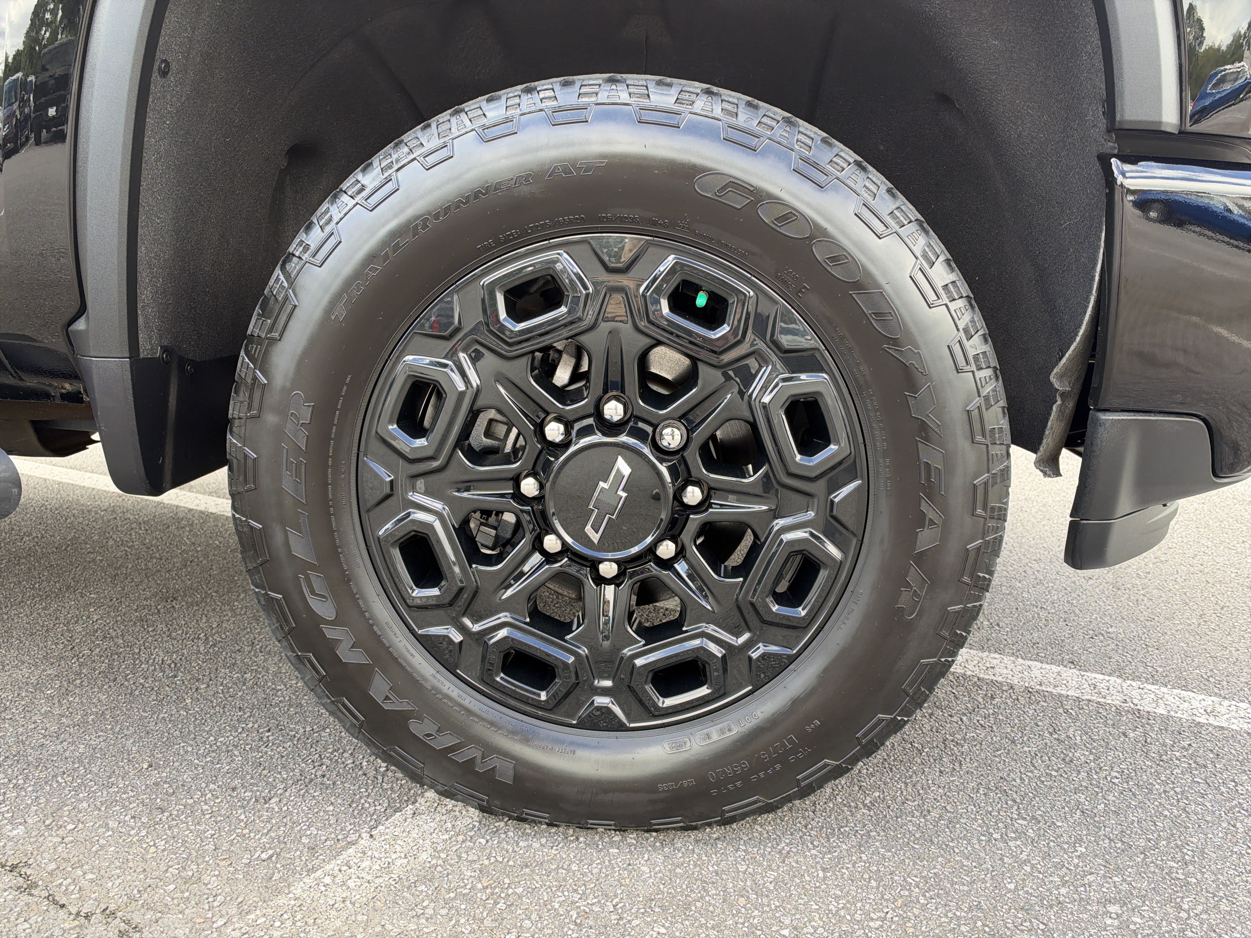 Used 2023 Chevrolet Silverado 2500 LT w/ Midnight Edition AWD/4WD image 14