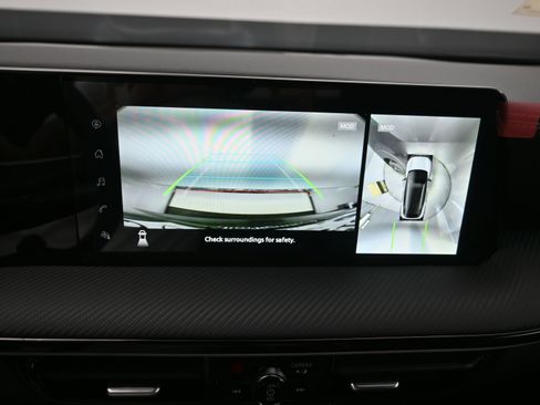 New 2025 Nissan Kicks SR image 16