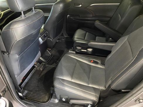 Used 2019 Toyota Highlander Limited Platinum image 21