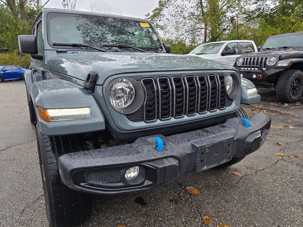 Used 2024 Jeep Wrangler Unlimited w/ Convenience Group AWD/4WD image 11