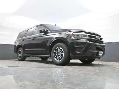 Used 2024 Ford Expedition XLT AWD/4WD image 49
