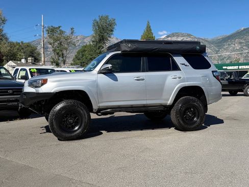 Used 2022 Toyota 4Runner TRD Off-Road Premium AWD/4WD image 95