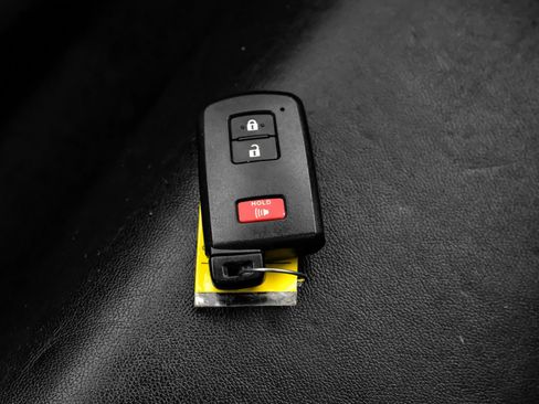 Used 2019 Toyota Highlander XLE FWD image 57