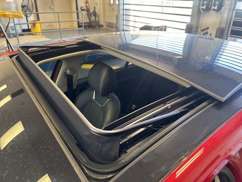 Used 2019 Genesis G70 2.0T Advanced w/ Dynamic Package image 9