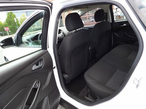 Used 2017 Ford Focus SE w/ Cold Weather Package image 11