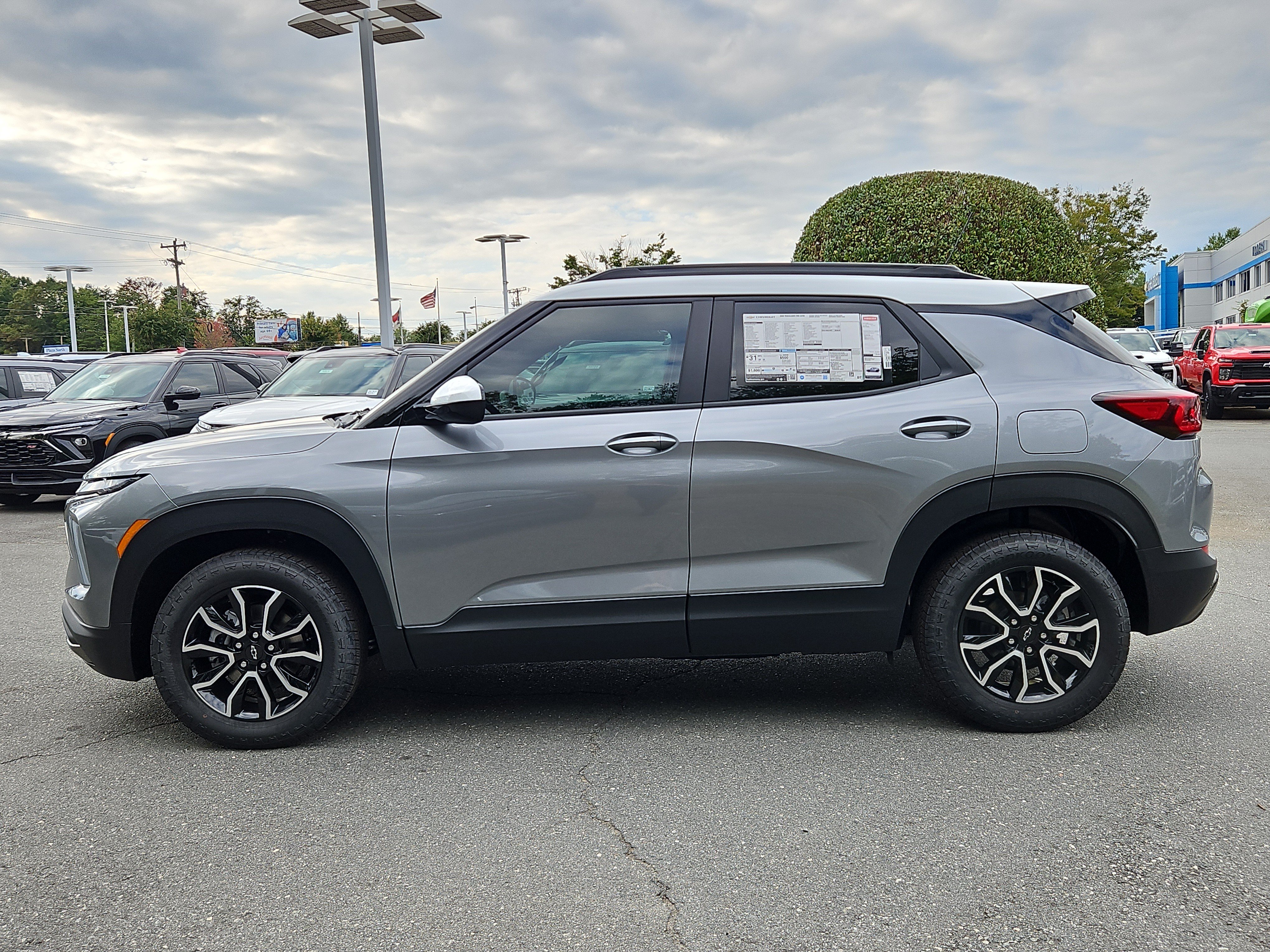 New 2026 Chevrolet TrailBlazer ACTIV FWD image 2