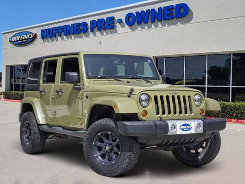 Used 2013 Jeep Wrangler Unlimited Sahara w/ Connectivity Group AWD/4WD image 1