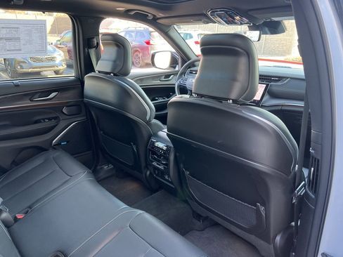 New 2024 Jeep Grand Cherokee Overland w/ Luxury Tech Group IV image 28