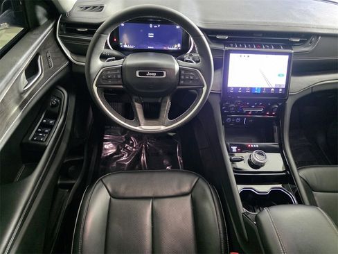 Certified 2023 Jeep Grand Cherokee Limited w/ Luxury Tech Group II image 13