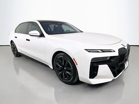 Used 2023 BMW i7 xDrive60 w/ Parking Assistance Package AWD/4WD image 3