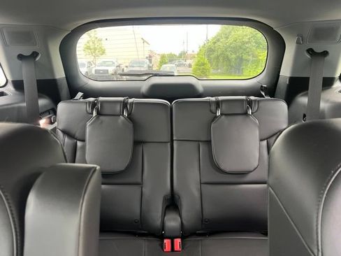Used 2024 Ford Explorer XLT w/ Equipment Group 202A AWD/4WD image 17