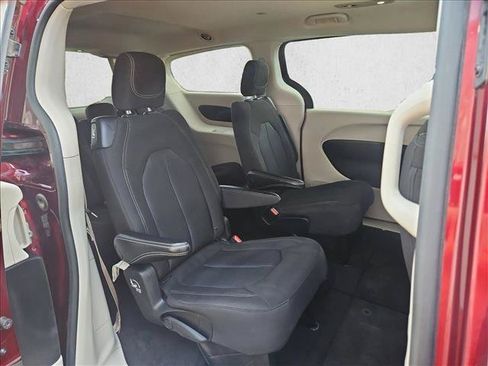 Used 2022 Chrysler Voyager LX FWD image 21