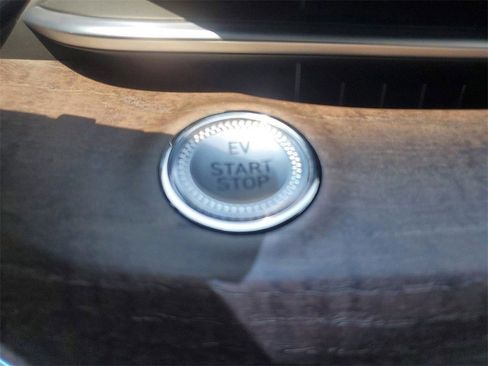 New 2023 Genesis G80 Base image 30