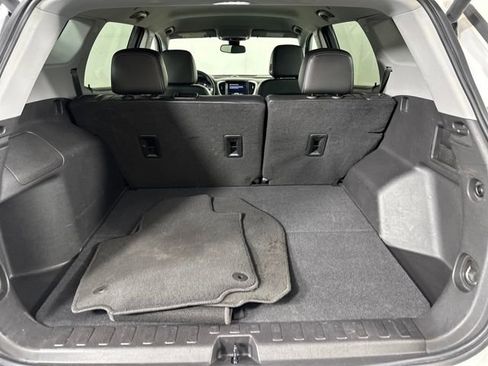 Used 2024 GMC Terrain SLT image 27