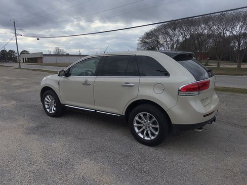 Used 2014 Lincoln MKX FWD w/ Equipment Group 102A image 9
