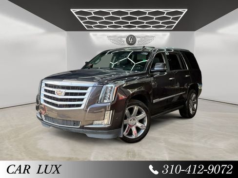 Used 2018 Cadillac Escalade Premium Luxury RWD image 1