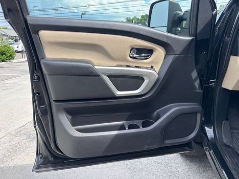 Used 2017 Nissan Titan SV AWD/4WD image 23