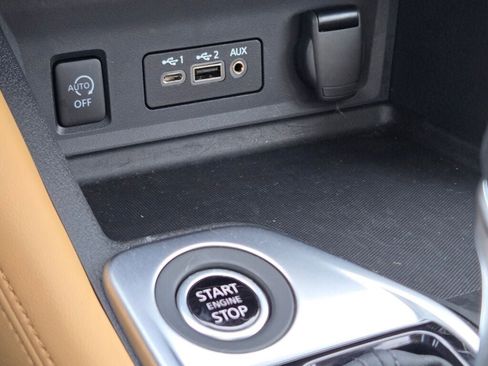 Used 2025 Nissan Sentra SV w/ SV Premium Package image 28