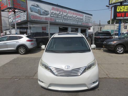 Used 2016 Toyota Sienna Limited Premium FWD image 6