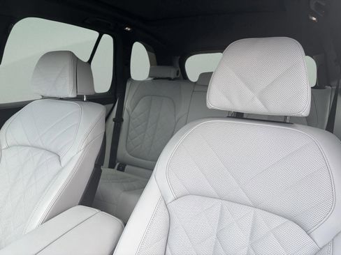 Used 2026 BMW X5 xDrive40i w/ M Sport Package image 23