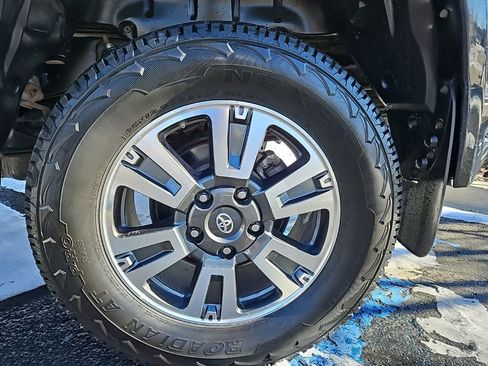 Used 2018 Toyota Tundra SR5 image 9