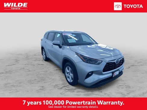 Certified 2024 Toyota Highlander LE image 3