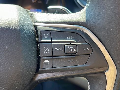 Used 2025 Jeep Grand Cherokee L Laredo w/ Luxury Tech Group I image 16