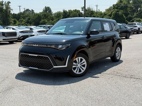 Used 2025 Kia Soul LX FWD image 3