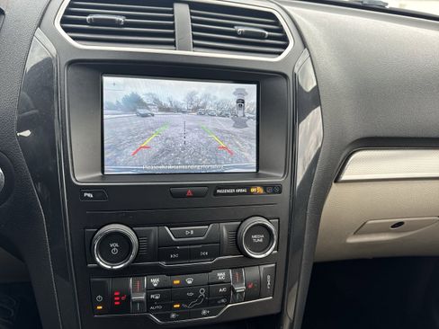 Used 2018 Ford Explorer XLT w/ Equipment Group 202A image 15