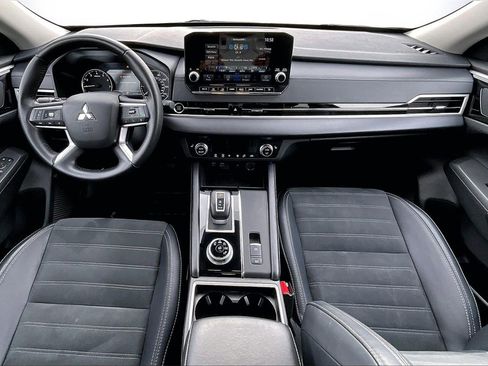 Used 2024 Mitsubishi Outlander SE image 13
