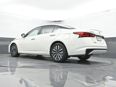 Used 2025 Nissan Altima 2.5 SV FWD image 48
