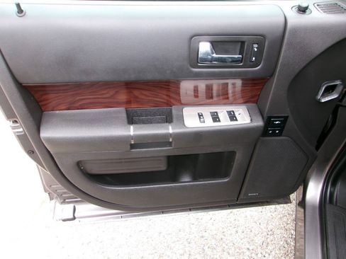 Used 2010 Ford Flex SEL FWD image 8