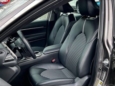 Used 2024 Toyota Camry SE image 10