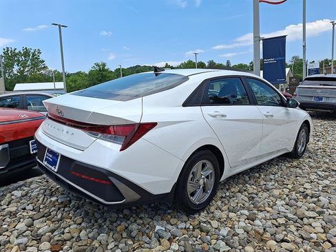 Certified 2025 Hyundai Elantra SE FWD image 15