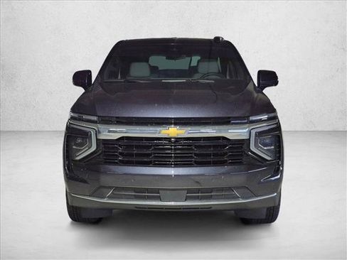 Used 2025 Chevrolet Suburban LS RWD image 2