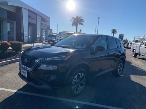 Used 2023 Nissan Rogue SV FWD image 2