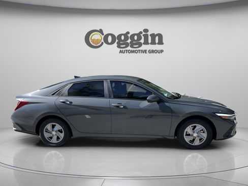 New 2026 Hyundai Elantra SE image 6