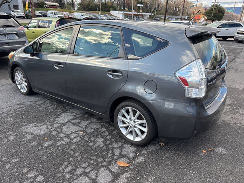 Used 2012 Toyota Prius V Five image 16