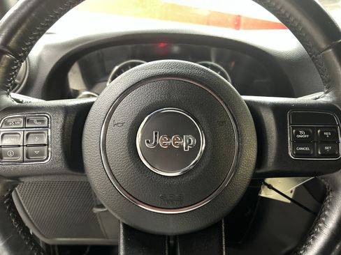 Used 2017 Jeep Wrangler Unlimited Sport w/ Connectivity Group AWD/4WD image 18