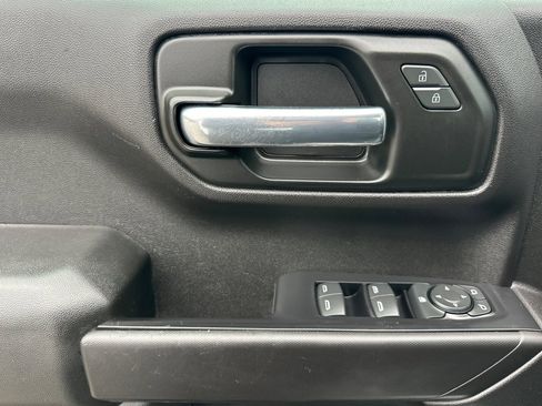 Used 2020 Chevrolet Silverado 1500 Custom w/ Custom Value Package image 11