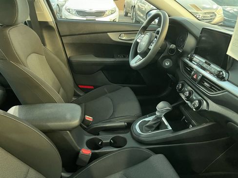 Certified 2023 Kia Forte LXS FWD image 6