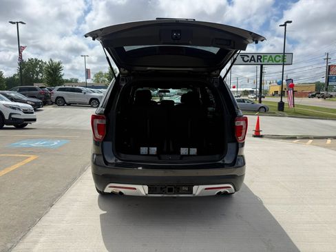 Used 2017 Ford Explorer XLT AWD/4WD image 13