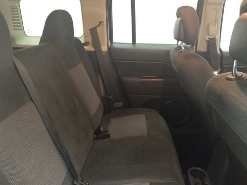 Used 2014 Jeep Patriot Latitude AWD/4WD image 19