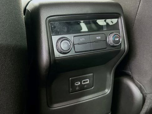 Used 2023 GMC Acadia SLE image 13