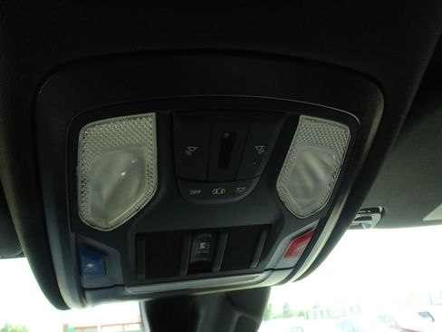 Used 2025 RAM 1500 Warlock AWD/4WD image 32