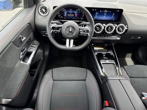 New 2025 Mercedes-Benz GLA 250 image 13