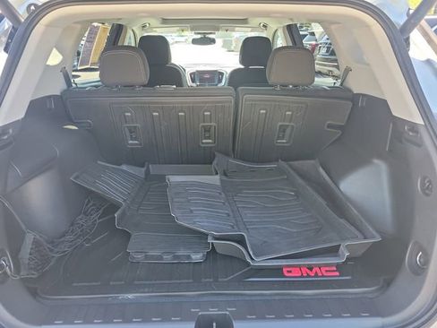 Used 2024 GMC Terrain SLE w/ Driver Convenience Package AWD/4WD image 6