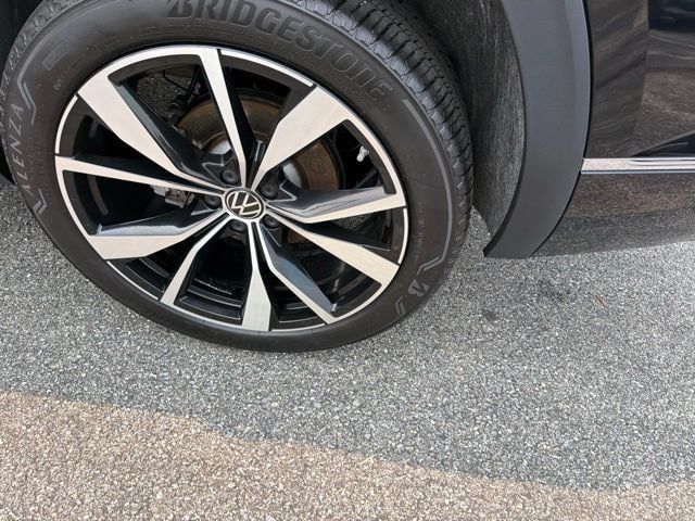 Certified 2026 Volkswagen Atlas SEL Premium R-Line AWD/4WD image 33