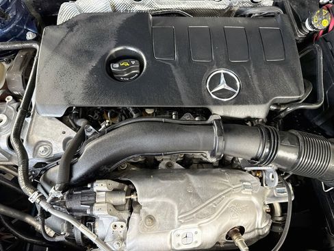 Used 2022 Mercedes-Benz GLB 250 4MATIC w/ Premium Package image 39