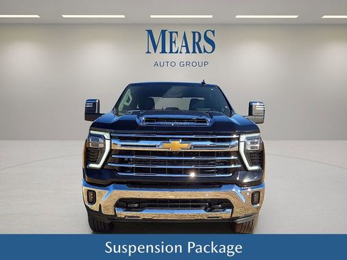 Used 2024 Chevrolet Silverado 3500 LTZ w/ LTZ Convenience Package image 9
